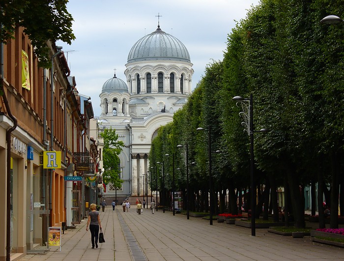 Kaunas, Lithuania: Laisvės alėja and Šv. arkangelo Mykolo bažnyčia