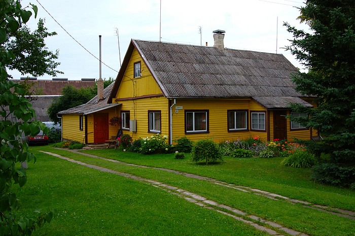 Kernavė, Lithuania: Yellow House